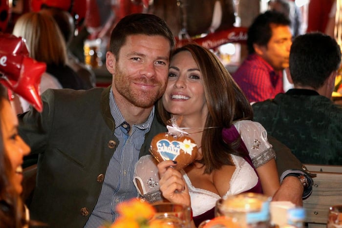 Xabi-Alonso-wife-Nagore-Oktoberfest-490649370.jpg